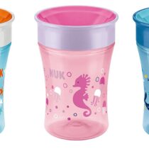 Ayuda a tu bebé a aprender a beber de forma sencilla con el Vaso Anti-derrame Magic Cup de Nuk. El vaso tiene una capacidad de 250 ml que lo hace ideal para las manos pequeñas del bebé.